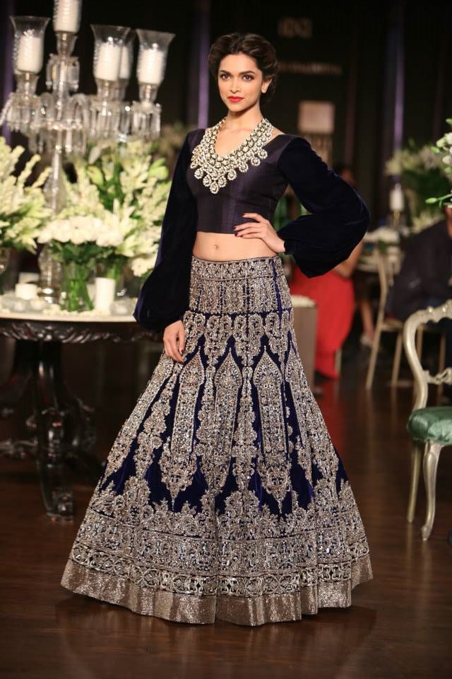 Vintage inspired, effeminate collection Manish Malhotra's Grand finale at the Couture Week