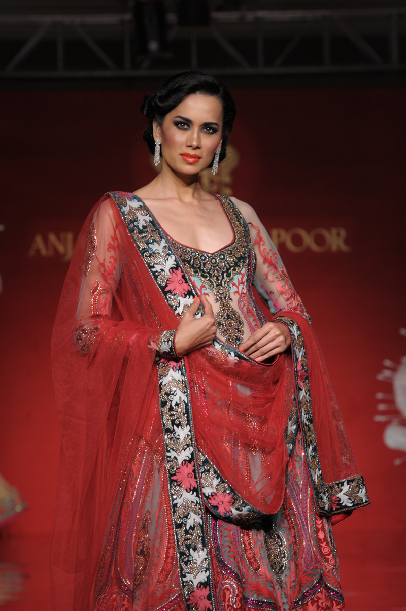 A Model Displaying couture collection Jamawar Aria by Designer Anjalee & Arjun Kapoor 9