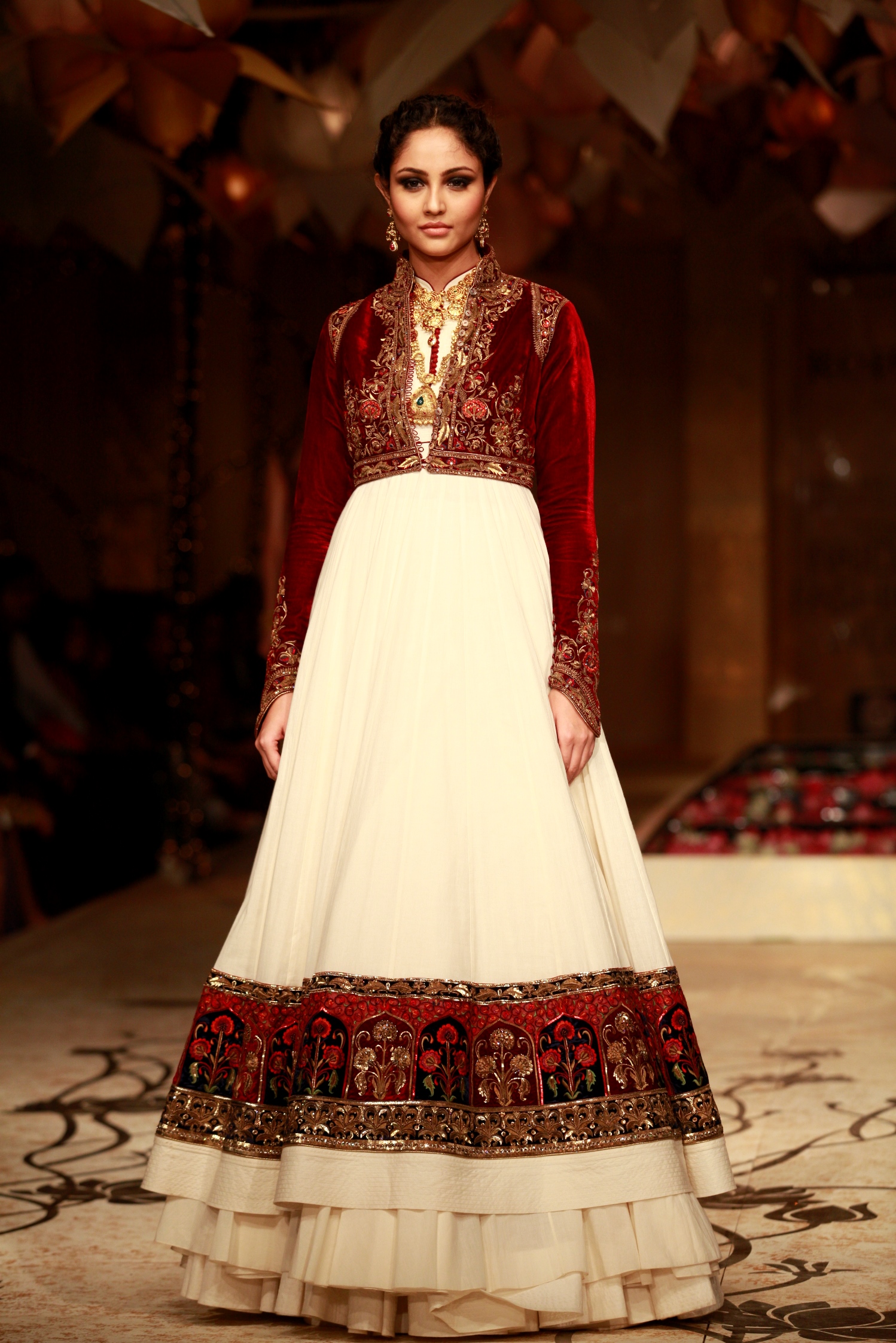 Seen at Aamby Valley India Bridal Fashion Week - Model walking for Rohit Bal (6)