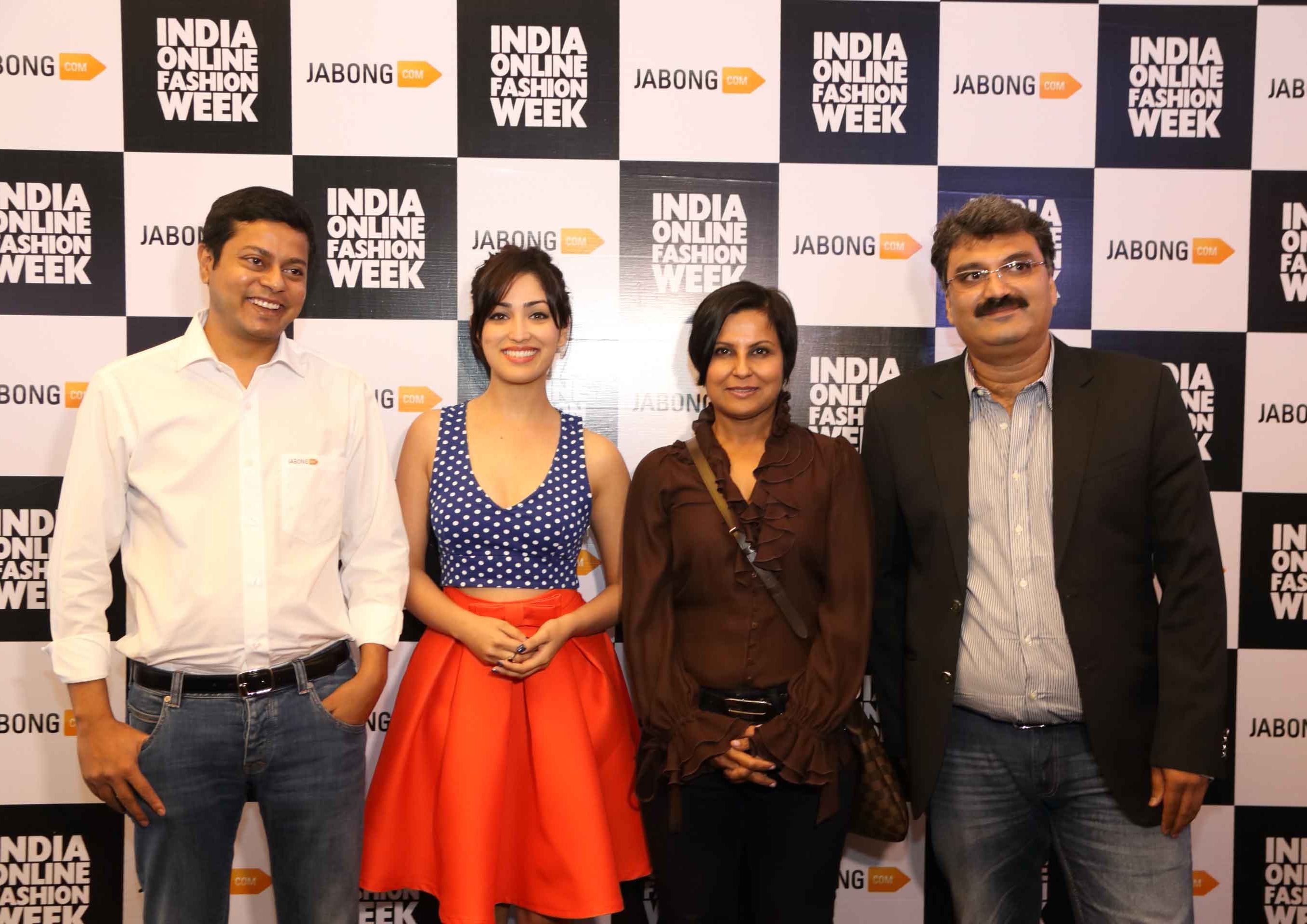 (L to R)Praveen Sinha,Co-Founder and MD,Jabong.com, Celebrity Mentor for Indian Online Fashion Week, Yami Gautam, Rashmi Virmani,Show Director and Arun Mehra, CEO, Talenthouse India