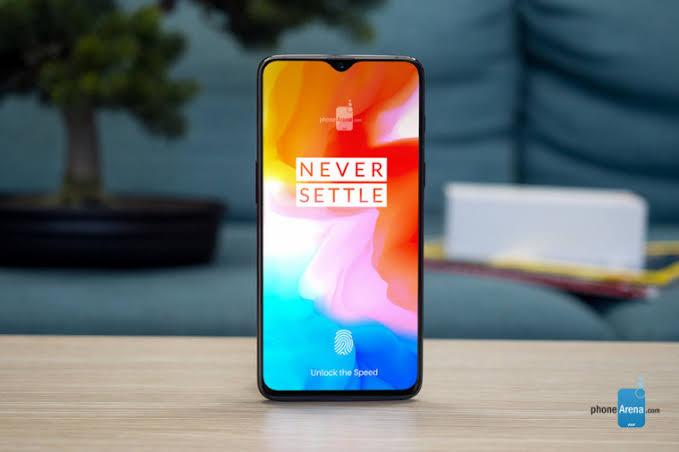 Thinking of upgrading your mobile device or then gifting one to someonespecial? Your wait is shorter. The recently released iPhone XS and iPhone XS Max have been garnering rave reviews; with those sales on, you could get a good deal. If you are an Android loyalist, then worry not. One Plus is launching the 6T on October 30 in India. Go, check out the specs.